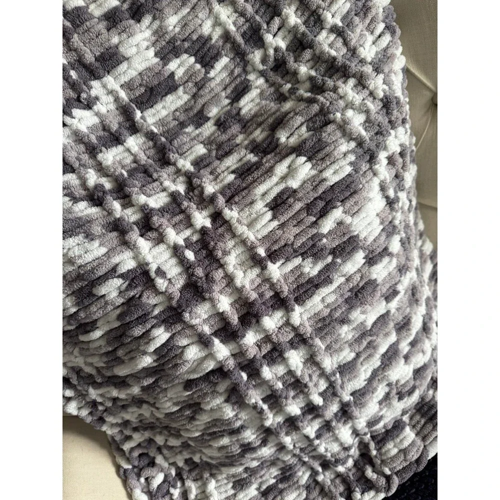handmade chunky throw features a soft, variegated gray/white chenille 34x48